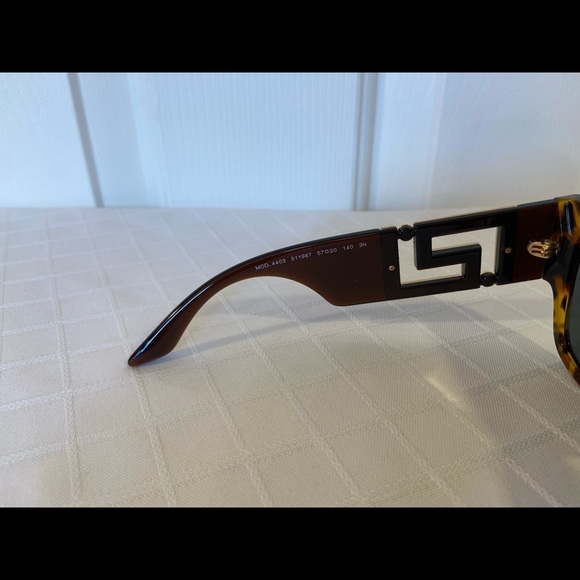 🤎💛$390. Versace 2022 Style “GRECA” Unisex Tortoise with Gold Greek Key NEW! - Picture 11 of 16
